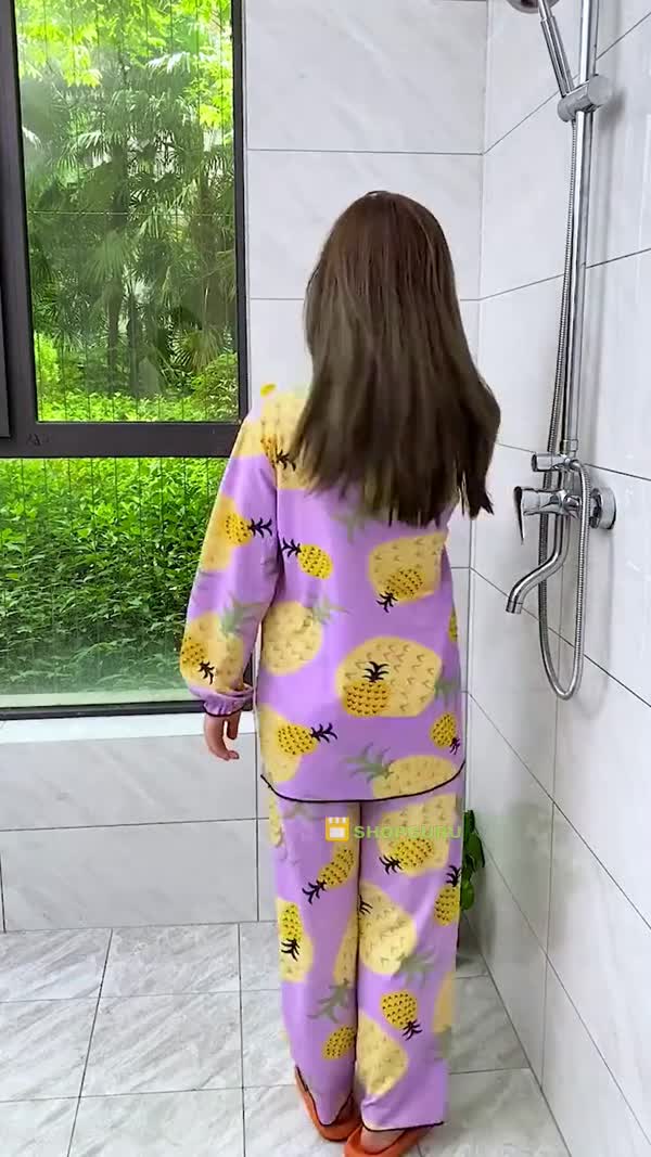 Folie decorativă mată cu model floral pentru ferestre