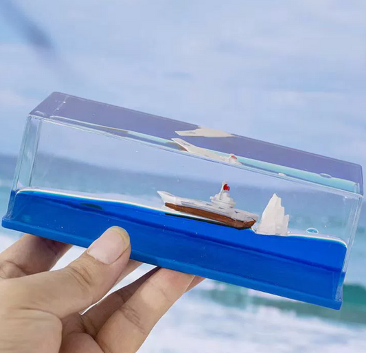 🔥OFERTA 1+1!🔥DAYAcrylic™ – Titanic în Miniatura cu Efect de Valuri Lichide