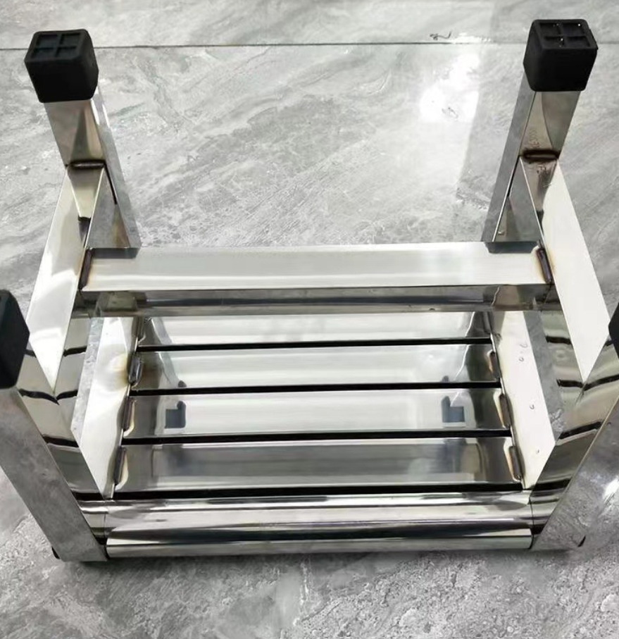 SteelStep™ – Taburet din Otel Inoxidabil pentru Stabilitate si Eleganta