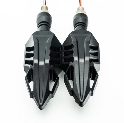 FlashArrow™ – Semnalizatoare LED Dinamice cu Design de Sageata pentru Motocicleta si ATV (Set 2 Buc)