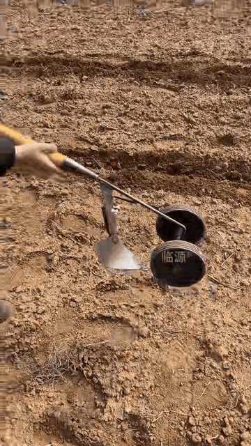 AgroWheel Pro — sapă manuală pe roți cu 3 capete